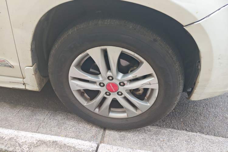 Used Haval H6 2013 Upgraded Model 2.4L Automatic Two-Wheel Drive Elite Version