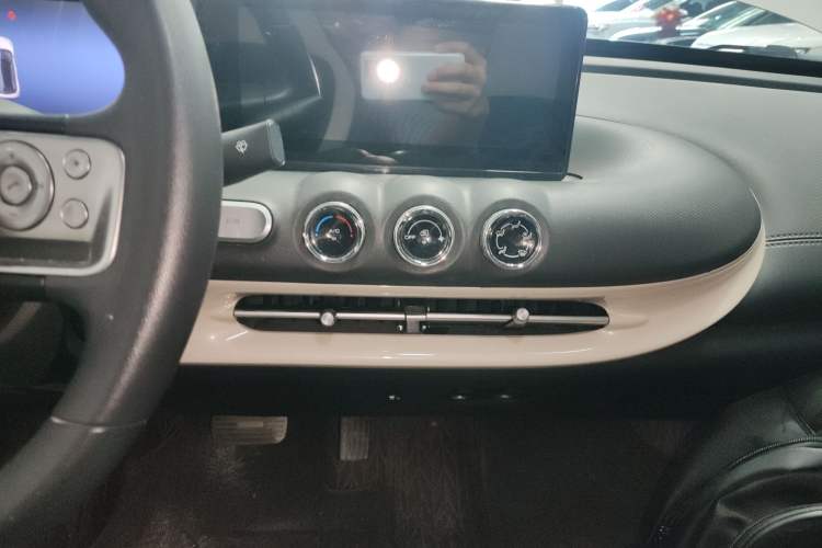 Used Wuling Bingo 2023 333 km Fast-Share Version Audio And AC Panel