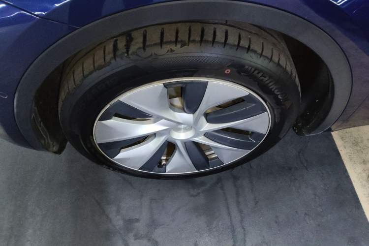 Used Tesla Model Y 2021 Long-Range All-Wheel-Drive Version
