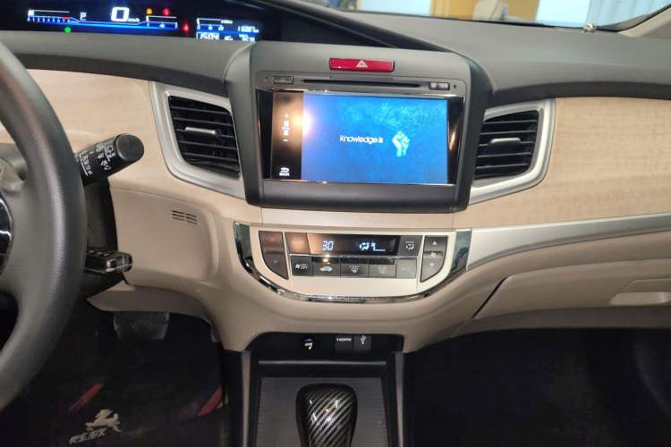 Used Honda Jade 2013 1.8L automatic Comfort version 5 seats
