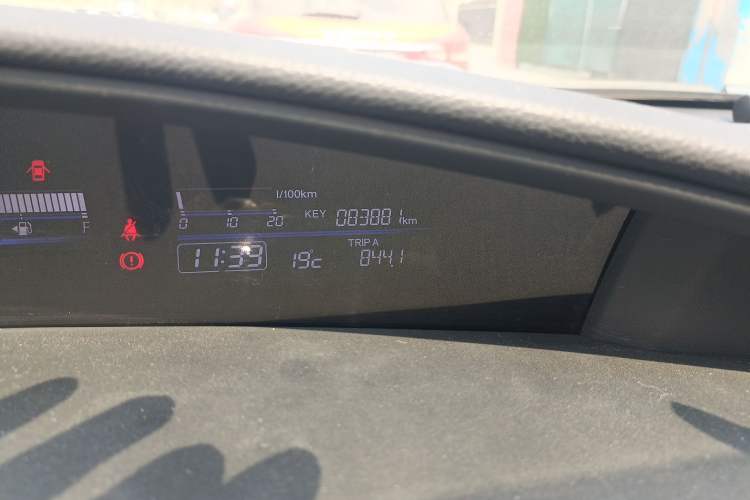 Used Honda Jade 2014 1.8L CVT Luxury Edition 5 seats
