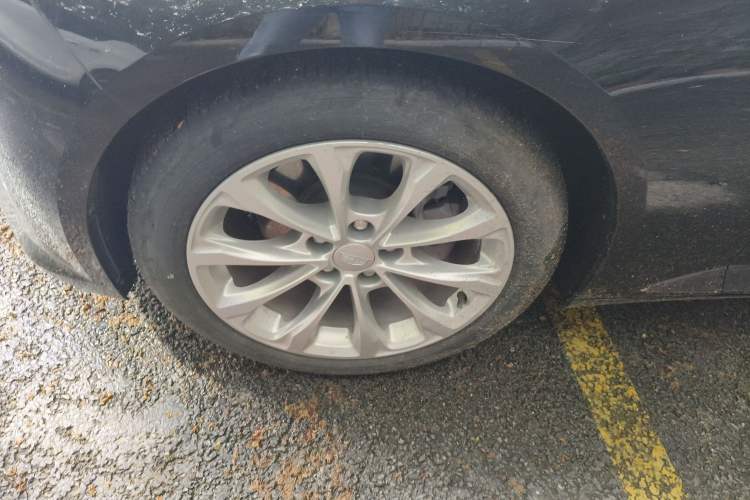 Used Cadillac CT5 2023 28T Luxury Edition (Standard Version) Left Front Wheel Hub