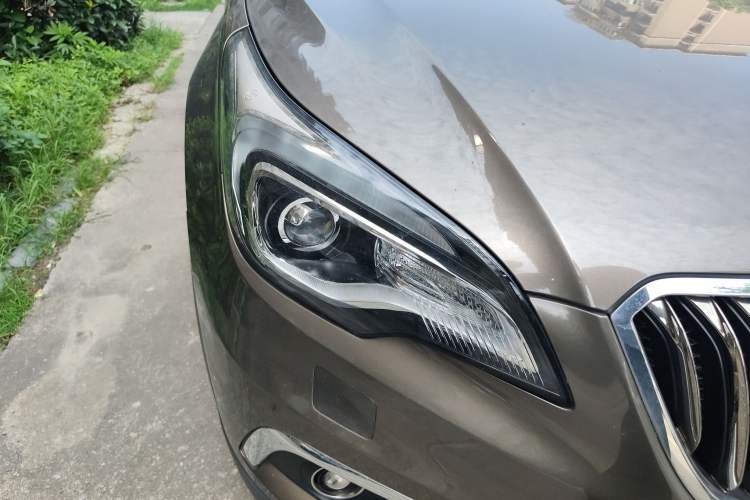 Used Buick Envision 2017 28T Four-Wheel Drive Elite Model Right Front Headlight