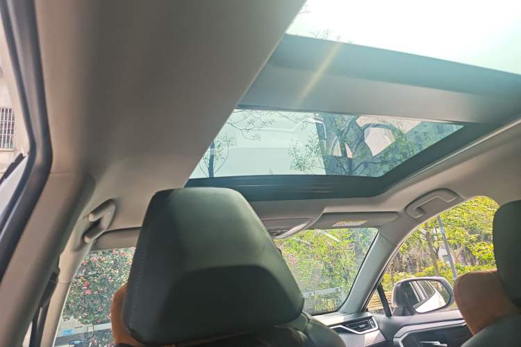 Used Toyota RAV4 2024 2.0L CVT Two-Wheel Drive Fashion Plus Edition Headliner