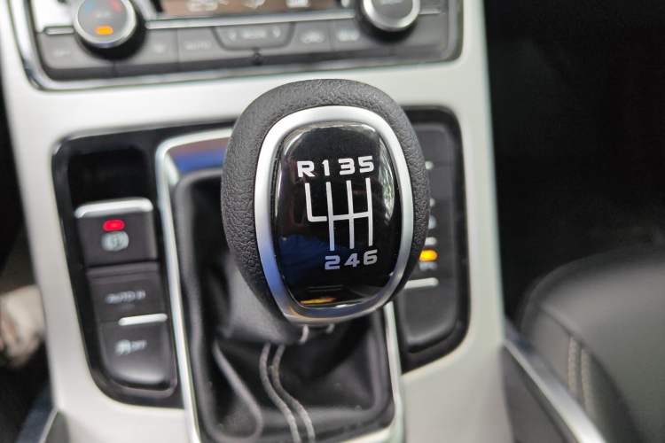 Used Geely Auto Emgrand X7 Sport 2016 2.0L Manual ZhiShang Version
