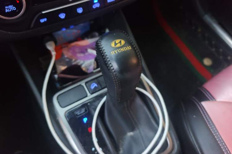 Used Hyundai ix25 2015 1.6L Automatic Two-Wheel Drive Smart GLS Trim Gear Lever