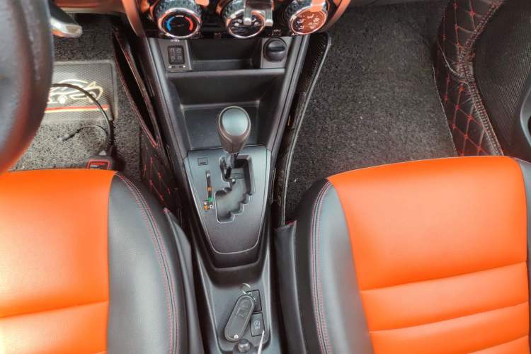 Used Toyota YARiS L Zhi Xiang 2019 1.5E CVT Dynamic Edition China VI compliant Gear Lever