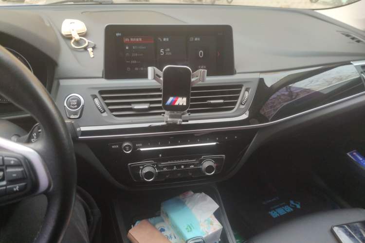 Used BMW 1 Series 2020 120i Fashion Model Audio And AC Panel