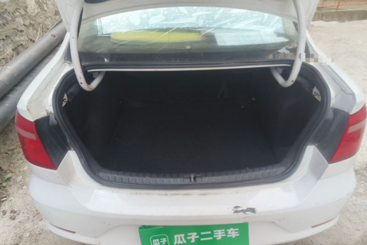 Used Volkswagen Bora 2014 1.6L Manual Fashion Edition Trunk