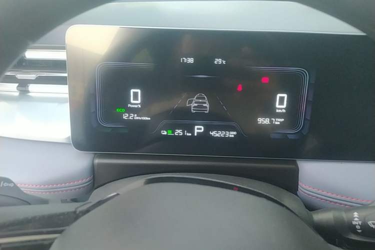 Used Geometry E Firefly 2022 401 km Linglong Tiger 4 Seats
