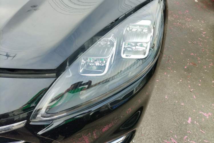 Used Ford Escape 2020 EcoBoost 245 Two-Wheel-Drive Titanium Edition