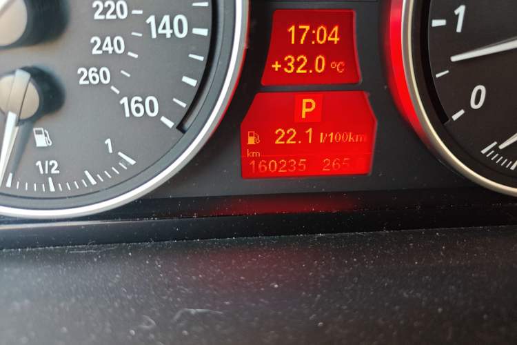 Used BMW X5 2011 xDrive35i U.S. specification Odometer Close Up