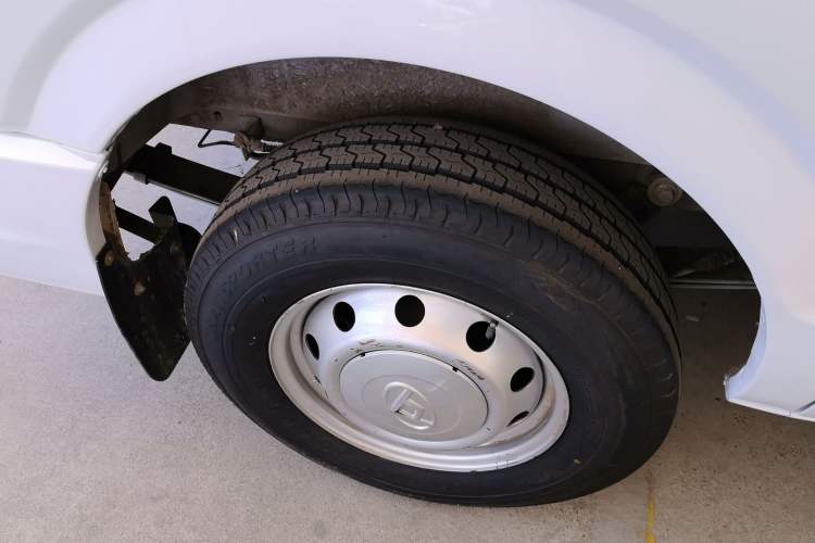 Used SAIC MAXUS Xintu V80 2021 2.0T Manual Classic Aoyuntong Short Wheelbase Mid-Roof 5/6-Seater