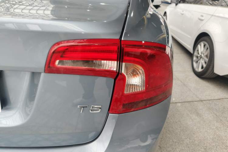 Used Volvo S60 2018 S60L T5 Intelligent Drive Progressive Edition
