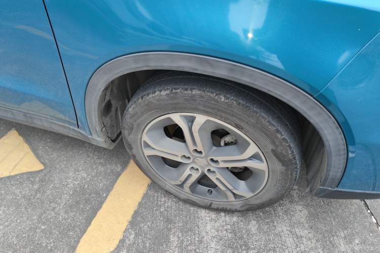 Used Suzuki Vitara 2016 1.4T Automatic Two-Wheel Drive Elite Model Right Front Wheel Hub