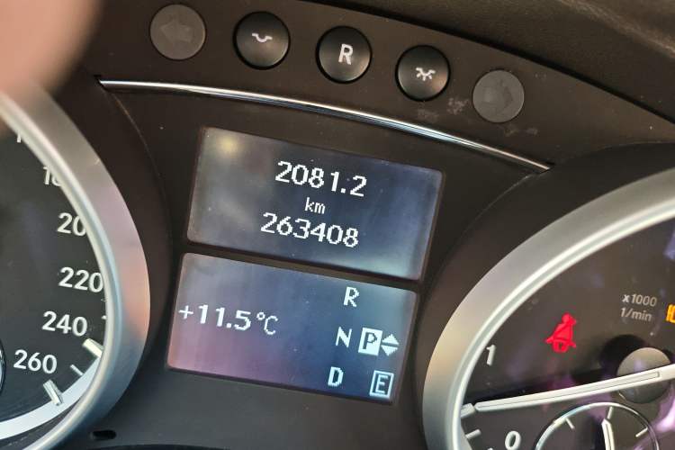 Used Mercedes-Benz R-Class 2011 R 300 L Business Model