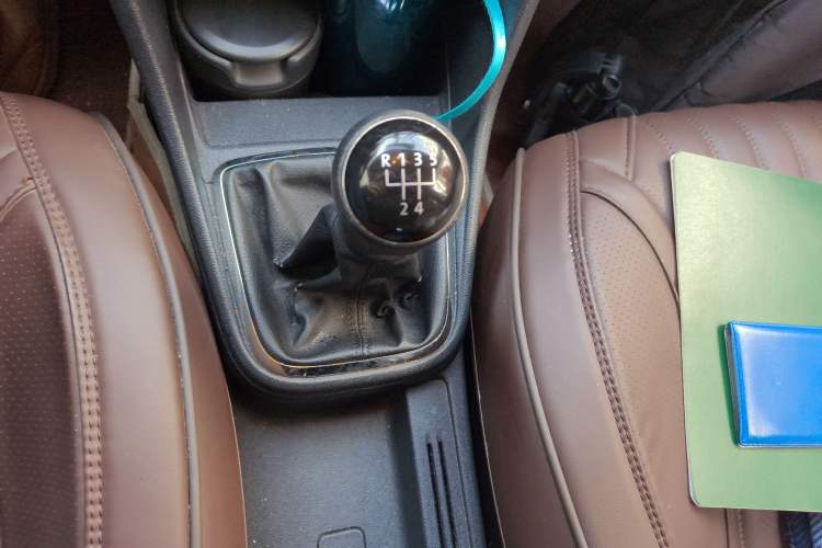 Used Volkswagen Jetta 2013 1.6L Manual Comfort Model Gear Lever