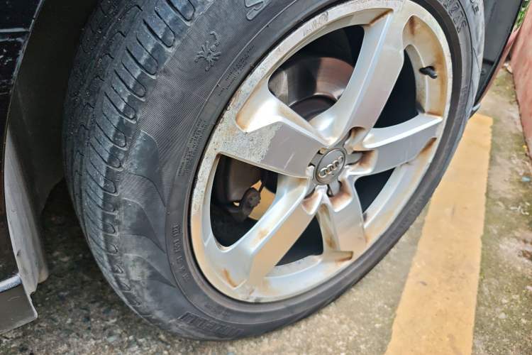 Used Audi Q5 2017 Plus 40 TFSI Technology Model Right Front Wheel Hub