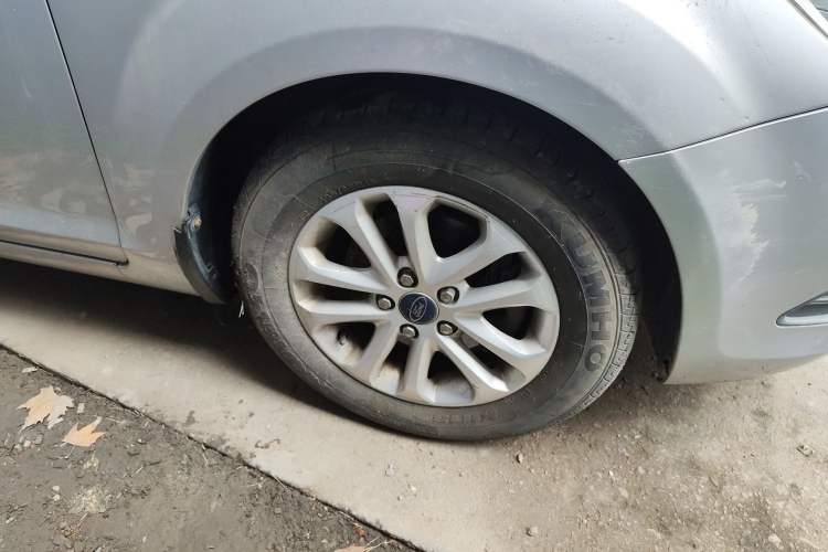 Used Ford Focus 2013 Sedan Classic 1.8L Manual Base Model