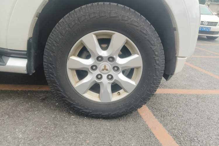 Used Mitsubishi Pajero 2015 3.0L Automatic Elite Overdrive Version China IV Standard
