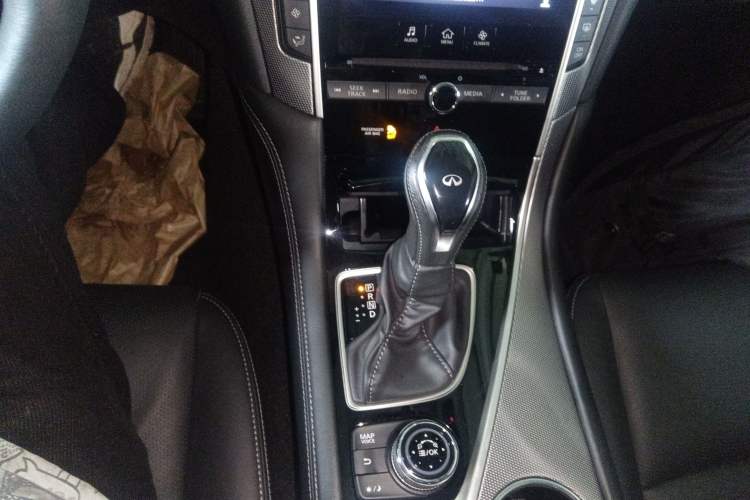 Used Infiniti Q50L 2018 2.0T Enjoyment Version China VI Standard
