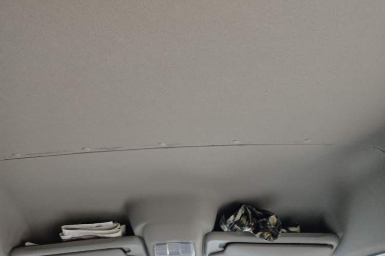 Used SAIC MAXUS Xintu V80 2021 2.0T PLUS Manual All-Around King Short Wheelbase Mid-Roof Variant—5/6/7/8/9-Seater