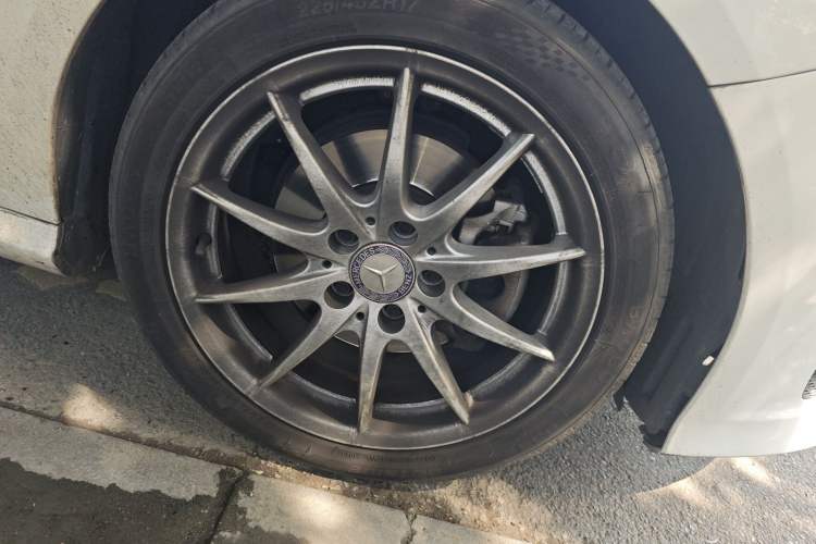 Used Mercedes-Benz B-Class 2015 B 200 Sport Edition Right Front Wheel Hub