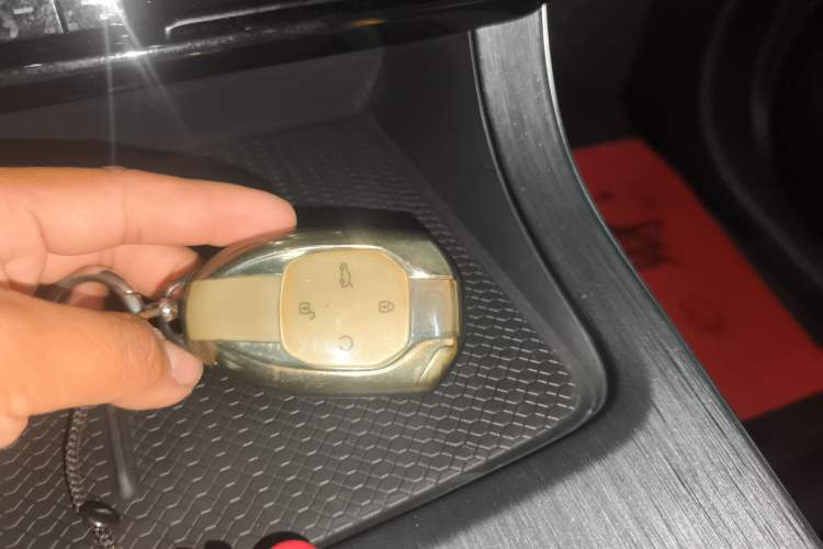 Used GAC Trumpchi GS8 2024 Linghang Series 2.0 TGDI Two-Wheel Drive Luxury Smart Connectivity Version Vehicle Key