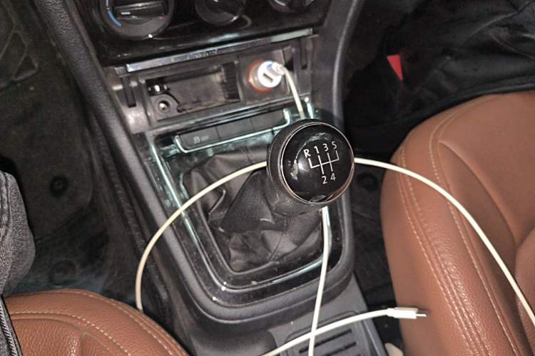 Used Volkswagen Bora 2013 1.6L Manual Fashion Edition Gear Lever