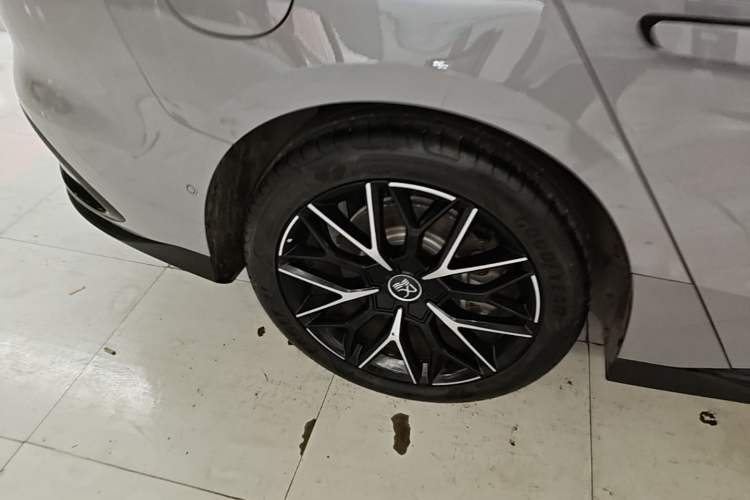 Used BYD Han 2025 DM-i Intelligent Driving Edition 125KM Prestige Model