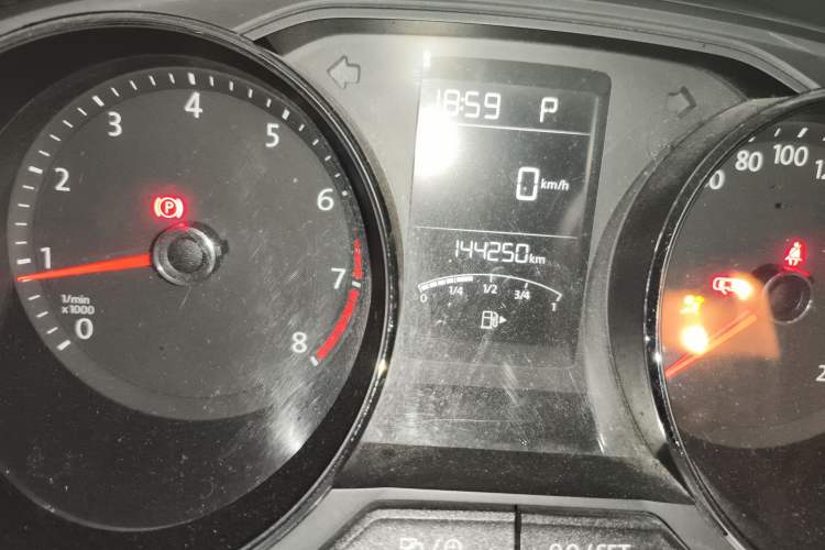 Used Volkswagen Gran Lavida 2015 1.6L Automatic Comfort Edition Odometer Close Up