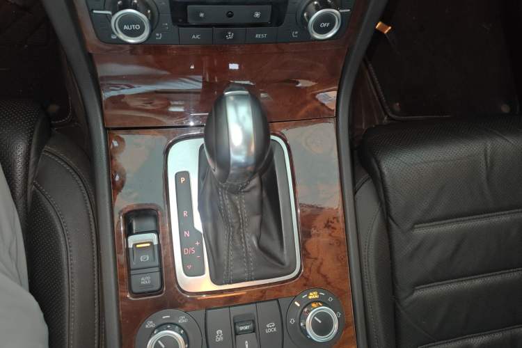 Used Volkswagen Touareg 2011 3.0 TSI Comfort Version