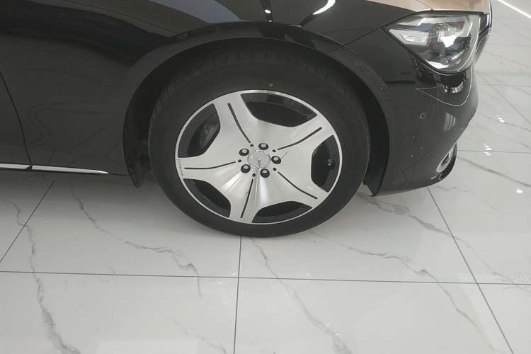 Used Mercedes-Benz Maybach S-Class 2022 S 480 4MATIC Intelligent Premium Special Edition Right Front Wheel Hub