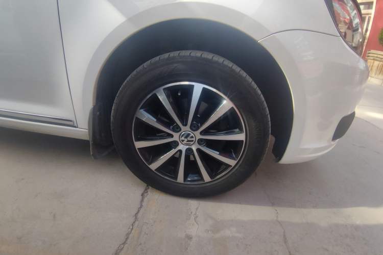 Used Volkswagen Touran 2014 1.4T DSG 30th Anniversary Edition Right Front Wheel Hub