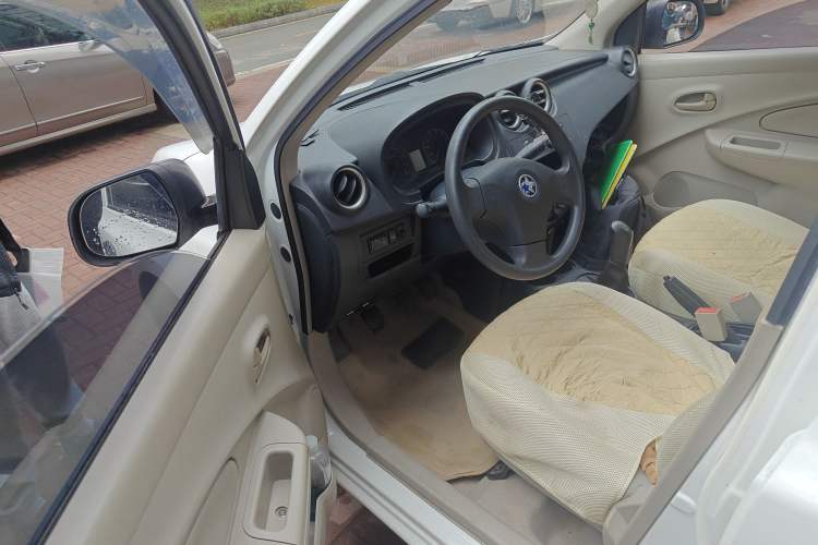 Used Venucia R30 2014 1.2L Manual Enjoyment Edition