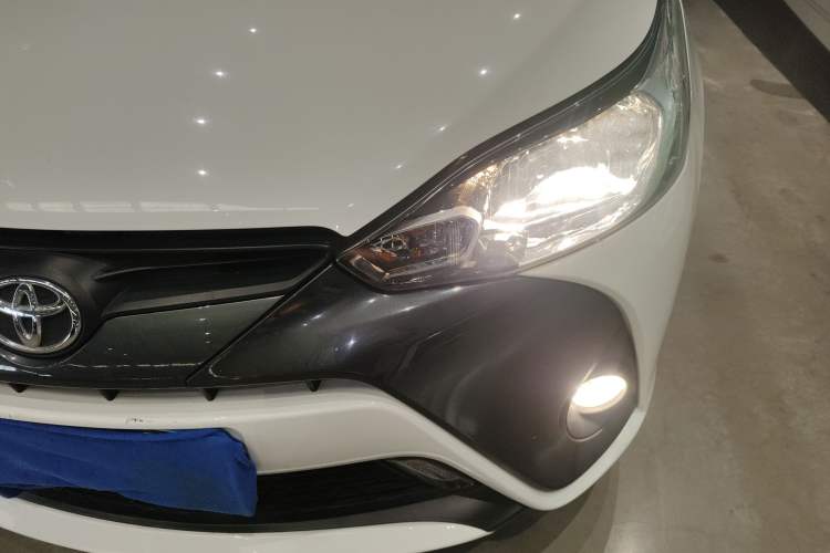 Used Toyota YARiS L Zhi Xuan 2017 1.5G CVT JingSu Model with Upgraded Sunroof Left Front Headlight