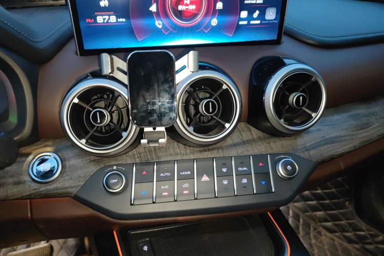 Used Wey VV7 2020 2.0T Flagship Edition Audio And AC Panel