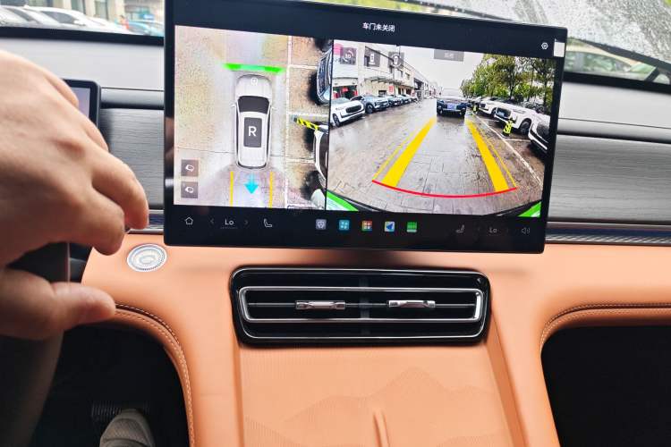 Used JETOUR Shanhai L7 Plus 2025 Model 220km Elite Edition, 5 Seats Audio And AC Panel