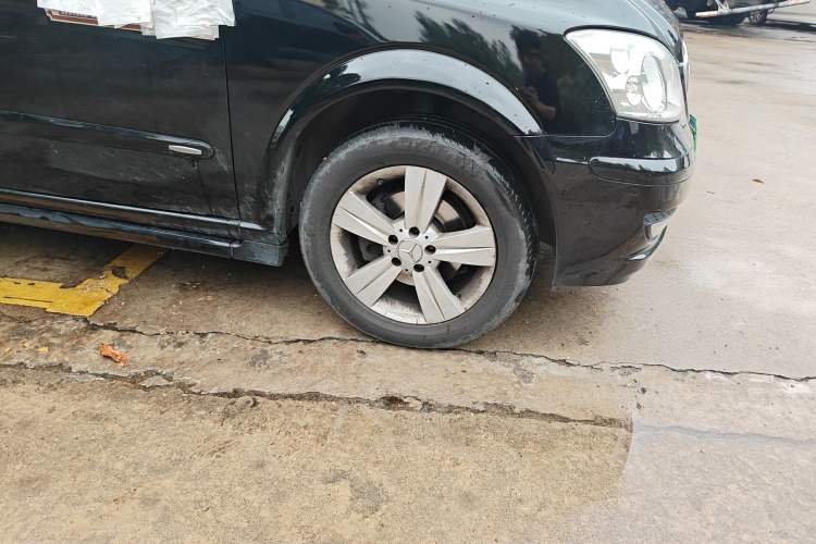 Used Mercedes-Benz Viano 2013 3.0L Comfort Edition Right Front Wheel Hub