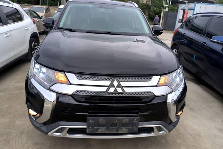 Used Mitsubishi Outlander 2020 2.4L 4x4 Prestige Edition 7-Seater Front