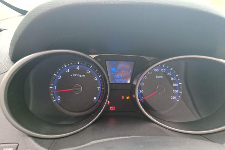 Used Hyundai ix35 2015 2.0L Automatic 2WD Smart Type China IV