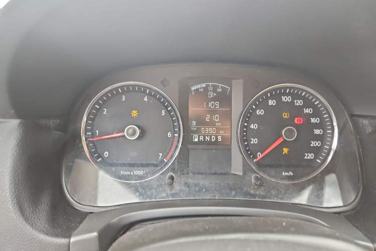 Used Volkswagen Lavida 2011 1.6L Automatic Premium Edition Instrument Cluster