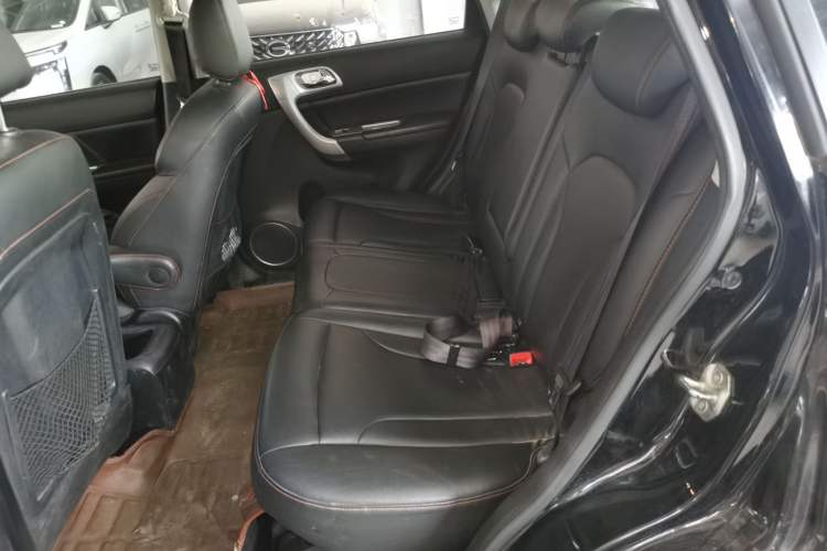 Used Haval H6 2015 Upgraded Model 1.5T Manual Two-Wheel Drive Elite Version Left Rear Seat