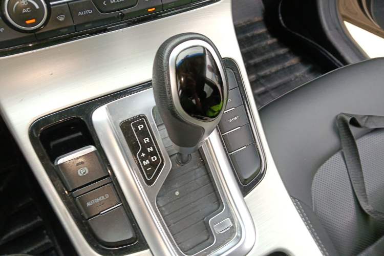 Used Geely Auto Emgrand GL 2017 1.3T DCT Elite Model Gear Lever