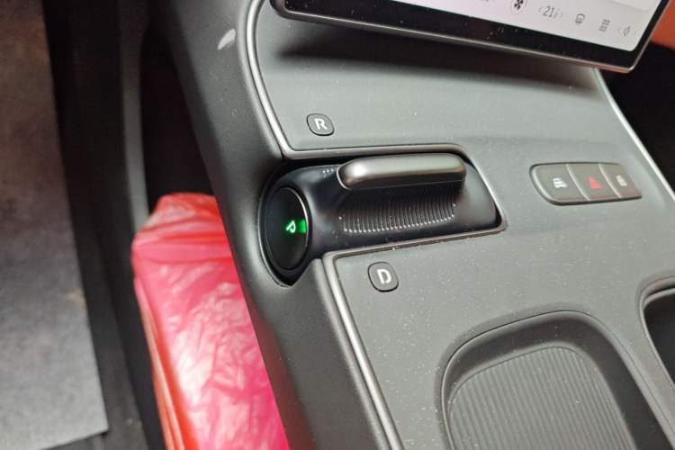 Used Nio ET5 2024 75 kWh Gear Lever