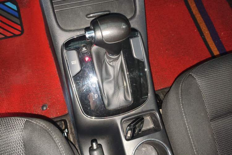 Used Kia K3 2016 1.6L Automatic GLS Gear Lever