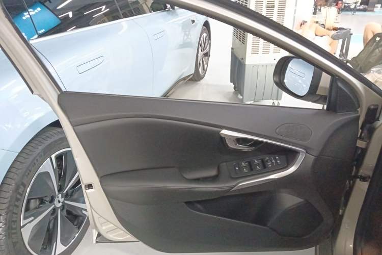 Used Volvo V40 2018 T3 Zhiyi Edition
