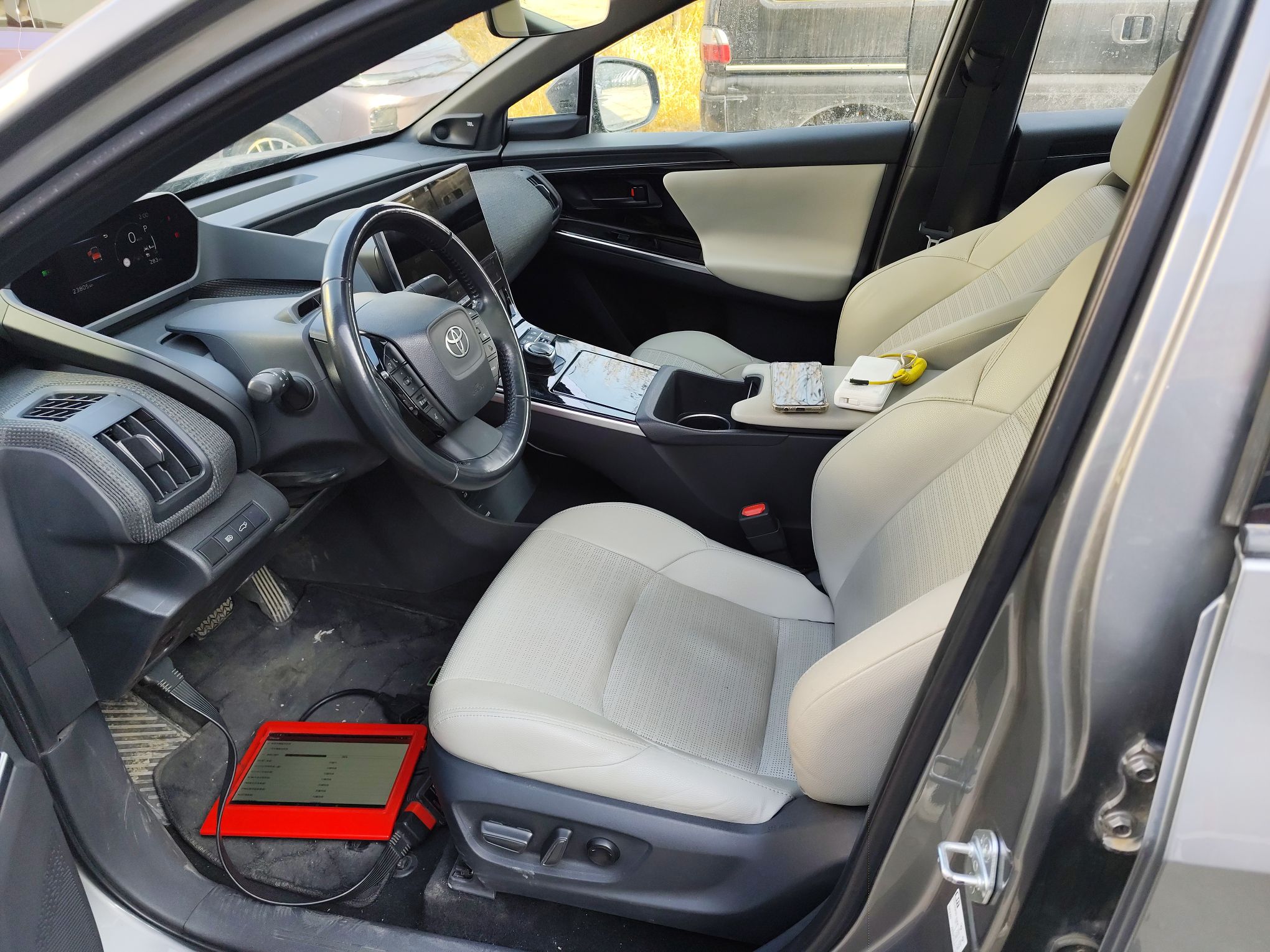 المقاعد الأمامية داخل السيارة