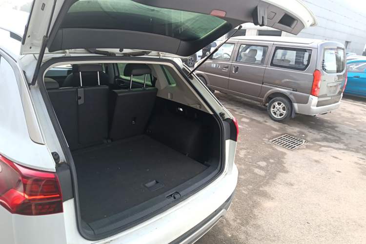 Used Volkswagen Tayron 2019 330TSI Two-Wheel Drive Luxury Model China VI Standard Trunk