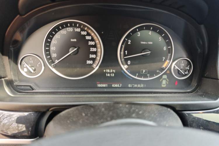 Used BMW 5 Series 2012 520Li Elegant Edition Odometer Close Up